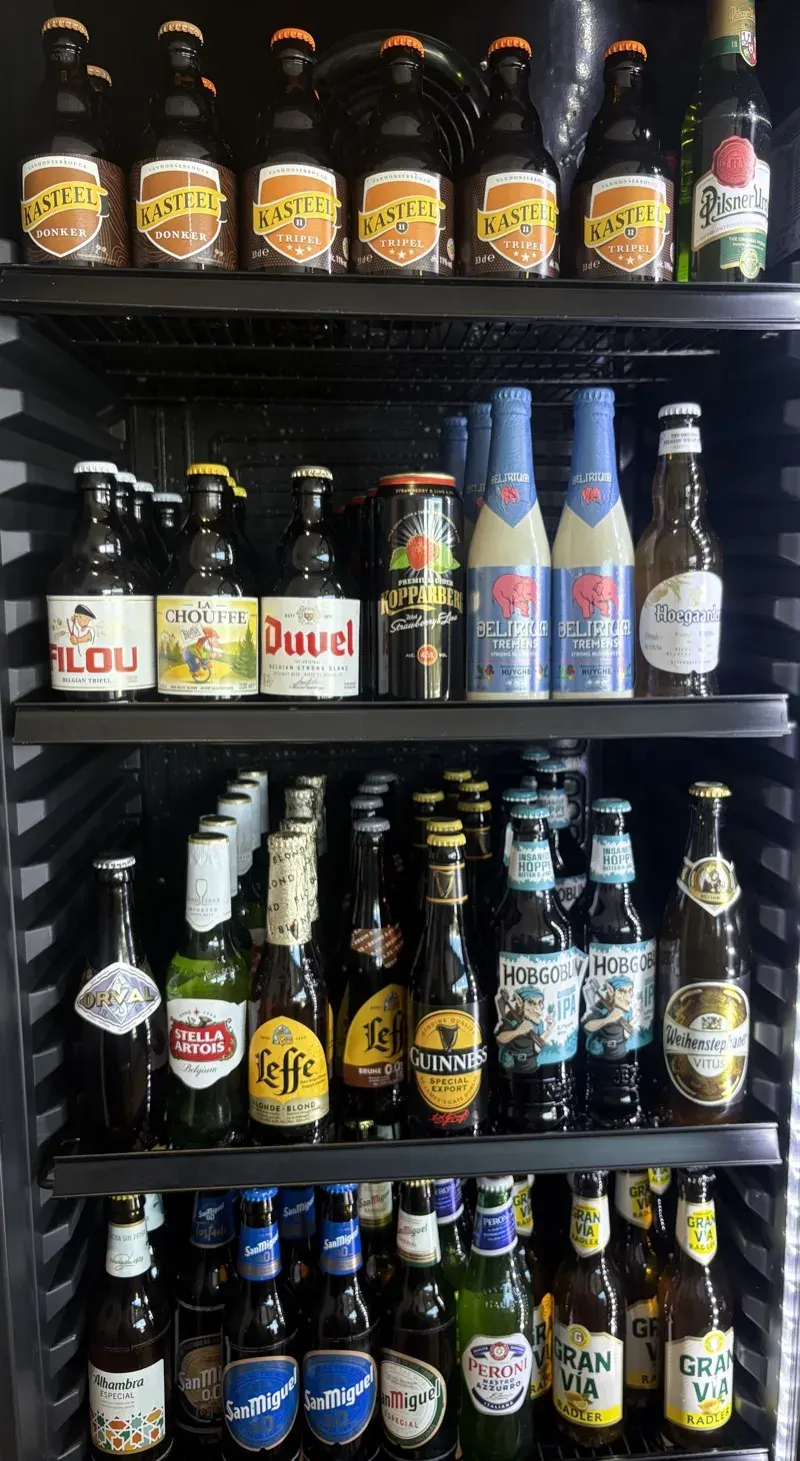 Cervezas artesanales en Malva Coffee, Playa Flamenca